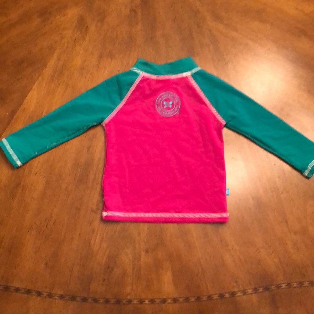 2 Rashguards The Honest Company & Old Navy - Picture 3 of 7